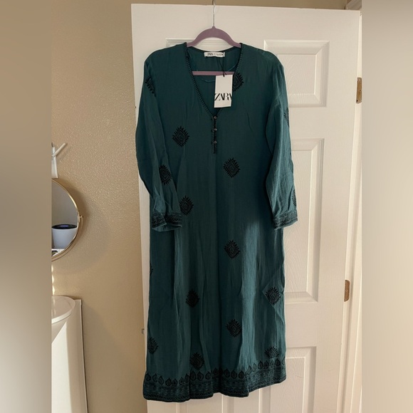 Zara Dresses & Skirts - NEW Zara midi dress long sleeve